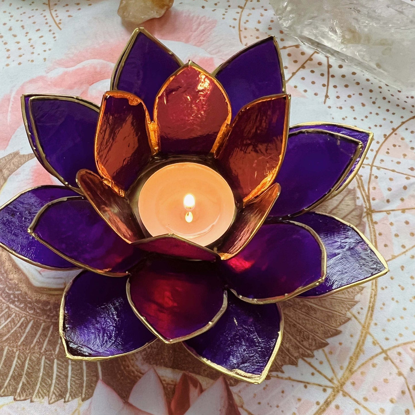 Lotoso simbolio žvakidė „Į šviesą“ – violetinė, rankų darbo - Ganapati