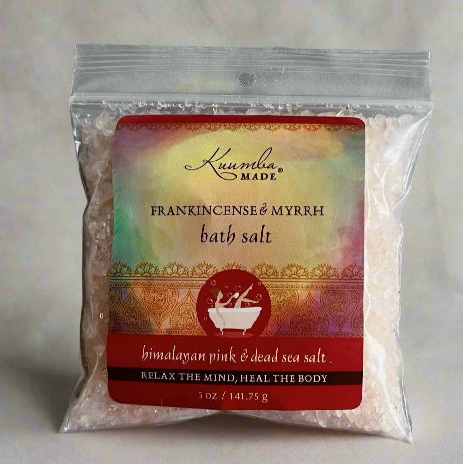 Vonios druska kūnui ir sielai su medienos ir sakų kvapais